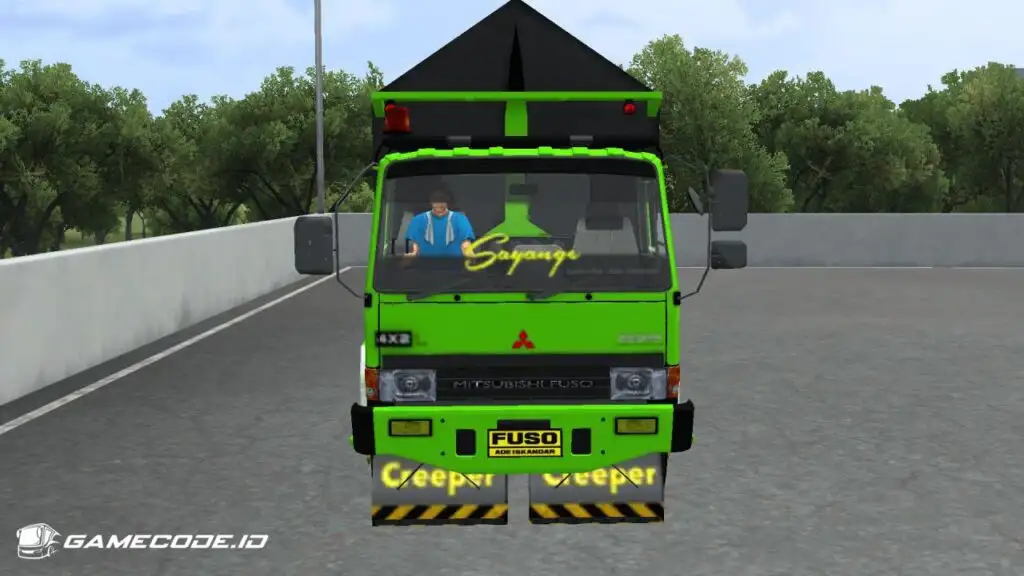 tampilan truk fuso gandeng dari depan