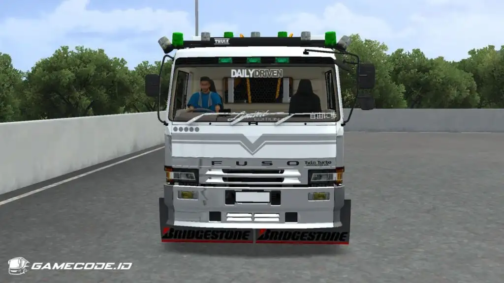 tampilan truk fuso new tg lowbed dari depan