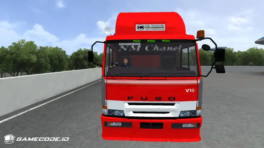 tampilan truk fuso self tronton dari depan