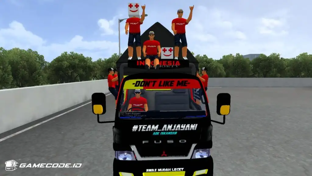 Tampilan mod Truck Canter Parade Musik dari depan