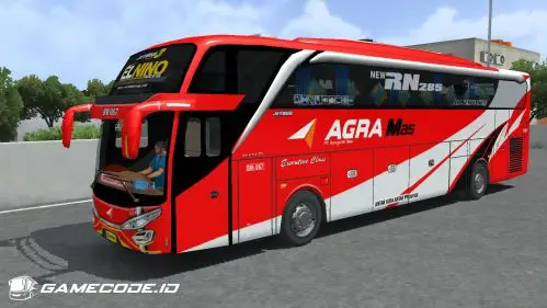 Bus merah dengan tulisan El Nino di kaca depan dan aksen putih di bodi