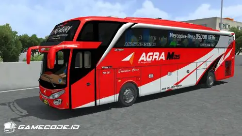 Bus merah-putih dengan tulisan Going Merry di kaca depan