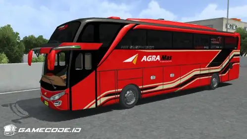 Bus merah dengan garis krem memanjang di bodi samping