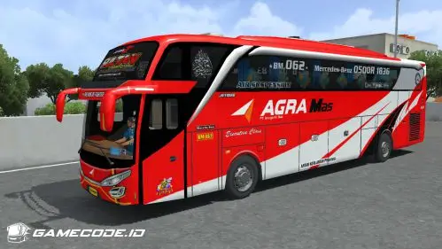 Bus merah-putih dengan tulisan Sultan di kaca depan